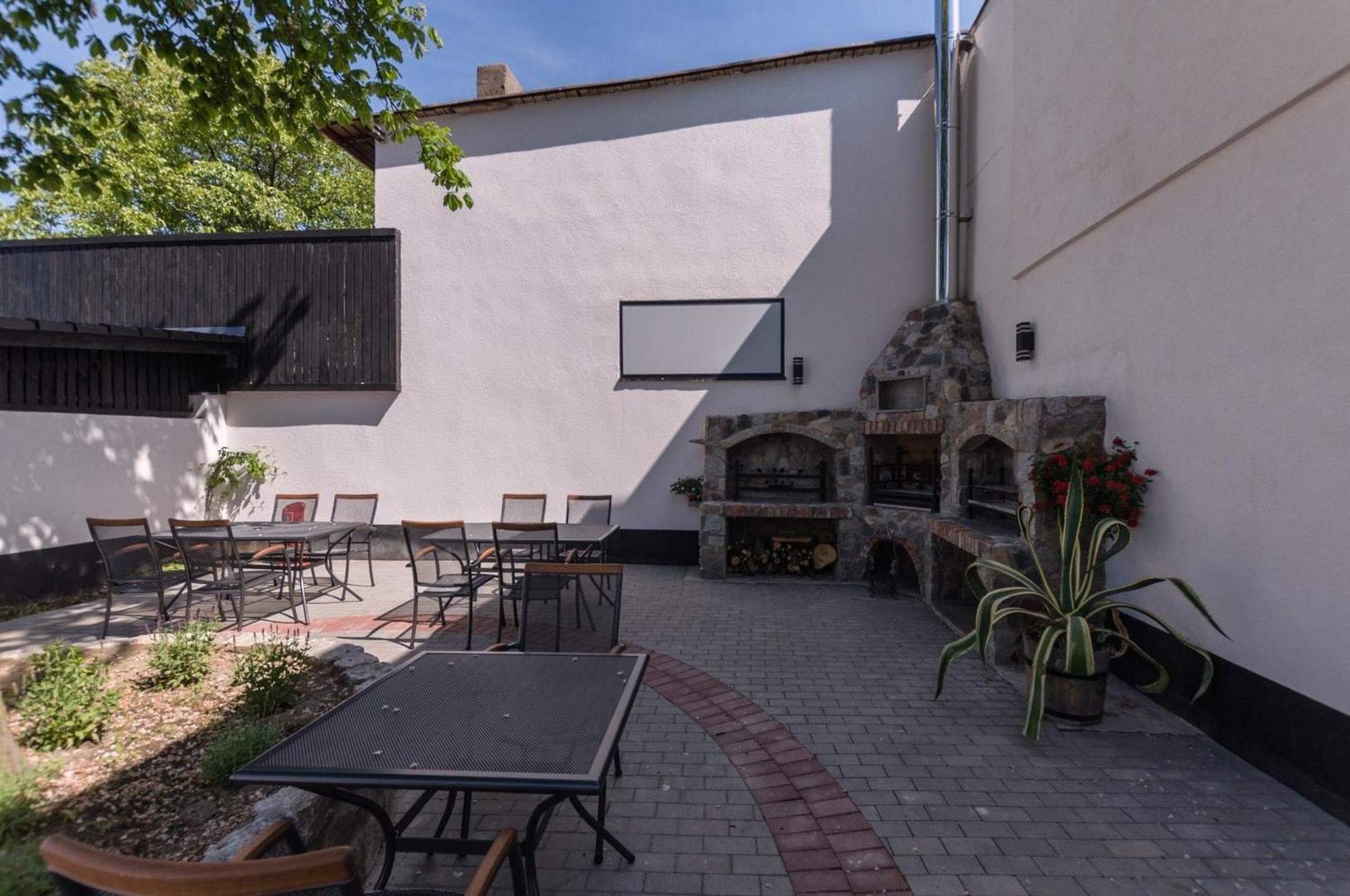 Hotel Gosciniec Kasztel U Gostla Murowana Goślina Exterior foto